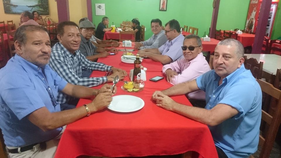 Almoço de confraternização entre colegas policiais Almoço de confraternização entre colegas policiais