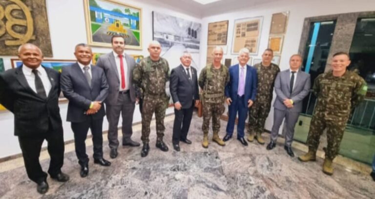Policial Coruja é Homenageado pelo 5º BEC em Cerimônia Comemorativa 2